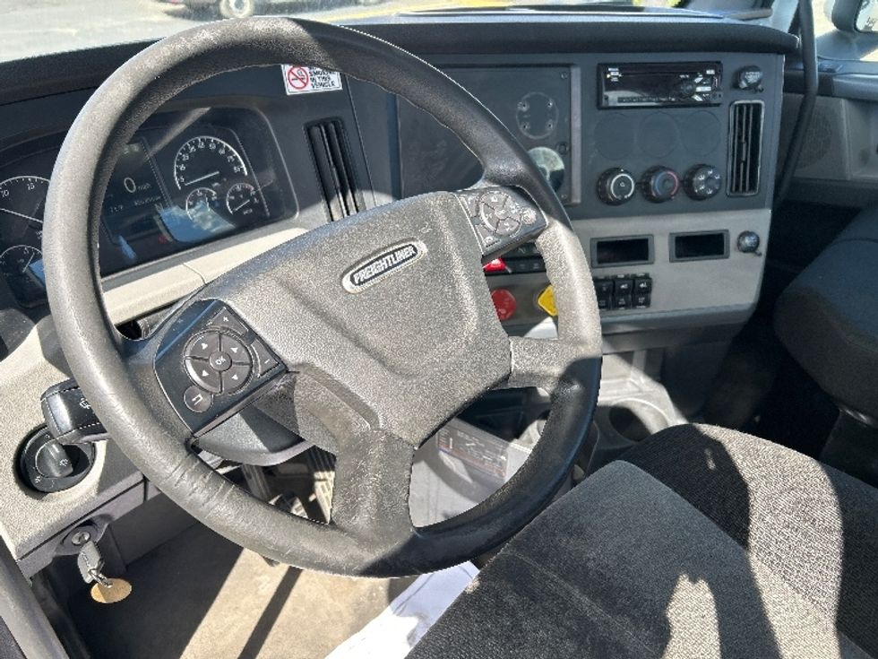 Day Cab Tractor-Heavy Duty Tractors-Freightliner-2020-T12664ST-Wilkes Barre-PA-426,853\n\t\tmiles-$ 49,500 - Image 10