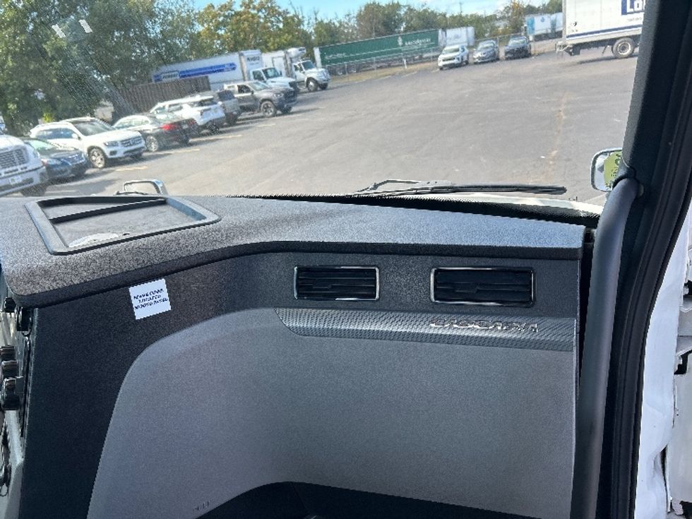 Day Cab Tractor-Heavy Duty Tractors-Freightliner-2020-T12664ST-Wilkes Barre-PA-426,853\n\t\tmiles-$ 49,500 - Image 13