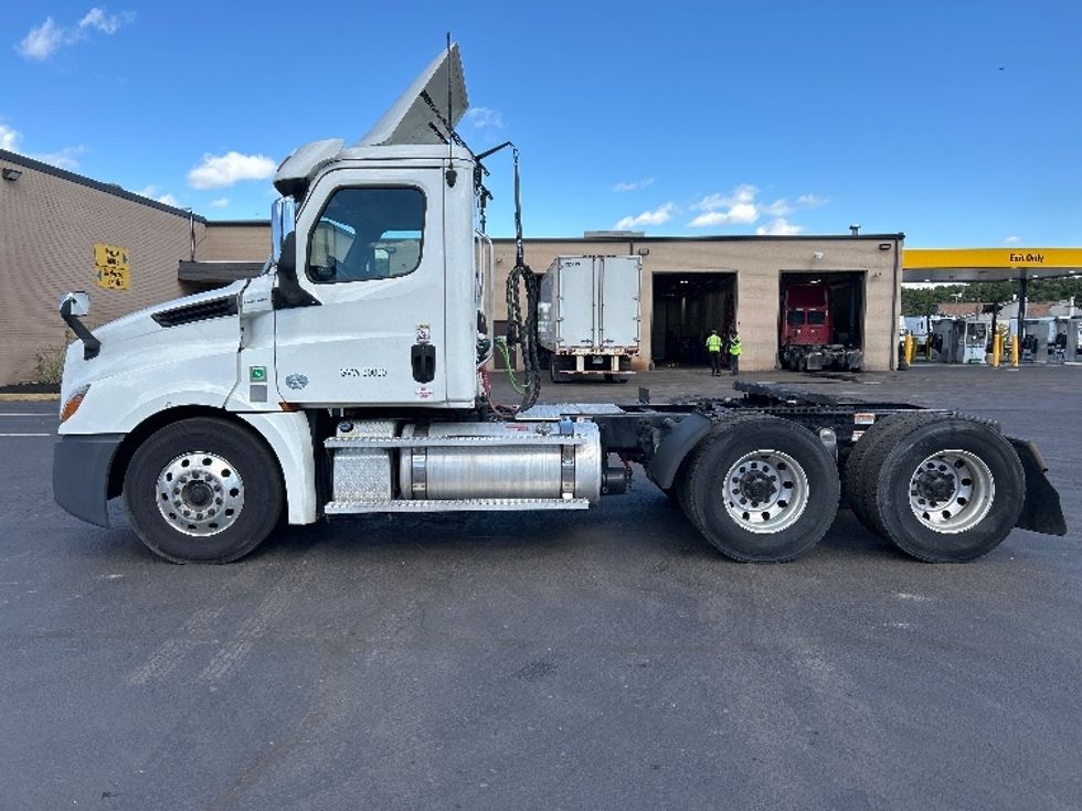 Day Cab Tractor-Heavy Duty Tractors-Freightliner-2020-T12664ST-Wilkes Barre-PA-426,853\n\t\tmiles-$ 49,500 - Image 4