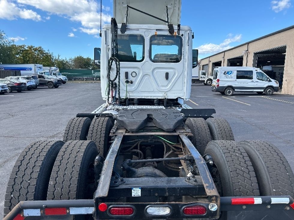 Day Cab Tractor-Heavy Duty Tractors-Freightliner-2020-T12664ST-Wilkes Barre-PA-426,853\n\t\tmiles-$ 49,500 - Image 6