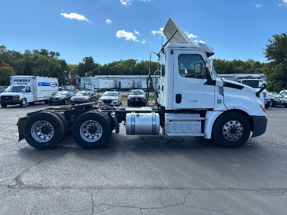 Day Cab Tractor-Heavy Duty Tractors-Freightliner-2020-T12664ST-Wilkes Barre-PA-426,853\n\t\tmiles-$ 49,500 - Image 8