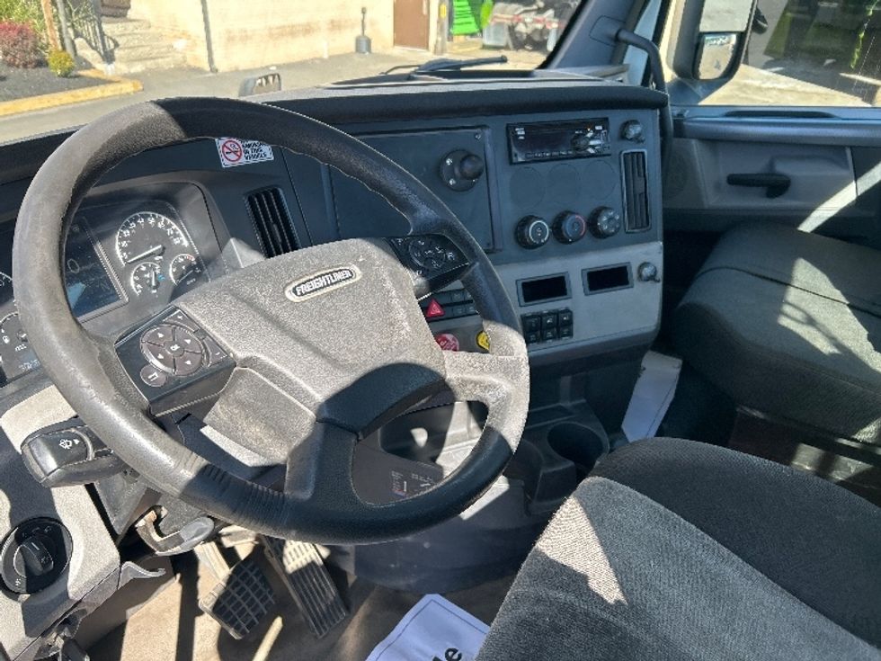 Day Cab Tractor-Heavy Duty Tractors-Freightliner-2020-T12664ST-Wilkes Barre-PA-431,957\n\t\tmiles-$ 49,250 - Image 10