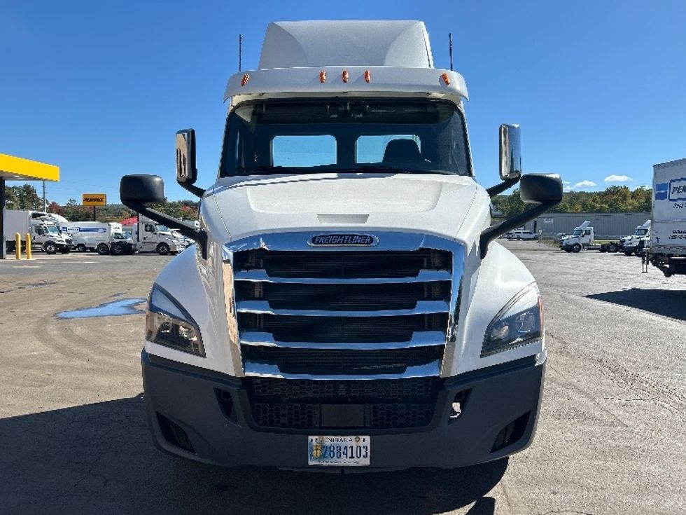 Day Cab Tractor-Heavy Duty Tractors-Freightliner-2020-T12664ST-Wilkes Barre-PA-431,957\n\t\tmiles-$ 49,250 - Image 2