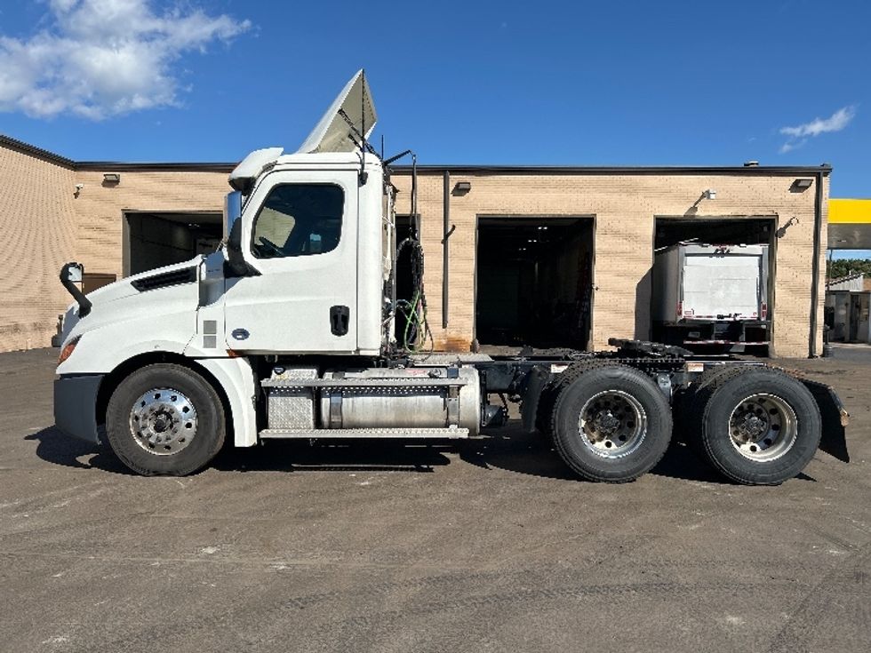 Day Cab Tractor-Heavy Duty Tractors-Freightliner-2020-T12664ST-Wilkes Barre-PA-431,957\n\t\tmiles-$ 49,250 - Image 4