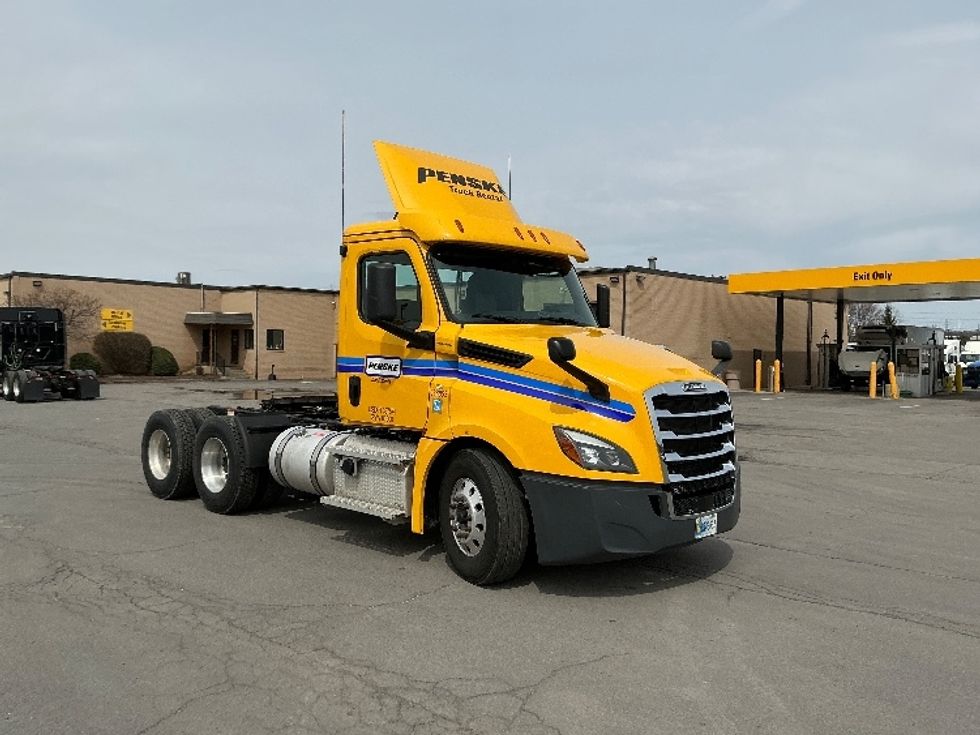 Day Cab Tractor-Heavy Duty Tractors-Freightliner-2020-T12664ST-Wilkes Barre-PA-473,939\n\t\tmiles-$ 42,250 - Image 1