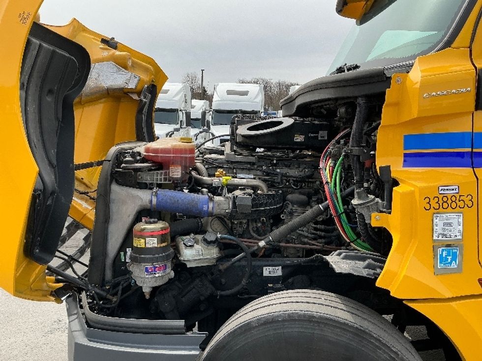 Day Cab Tractor-Heavy Duty Tractors-Freightliner-2020-T12664ST-Wilkes Barre-PA-473,939\n\t\tmiles-$ 42,250 - Image 16