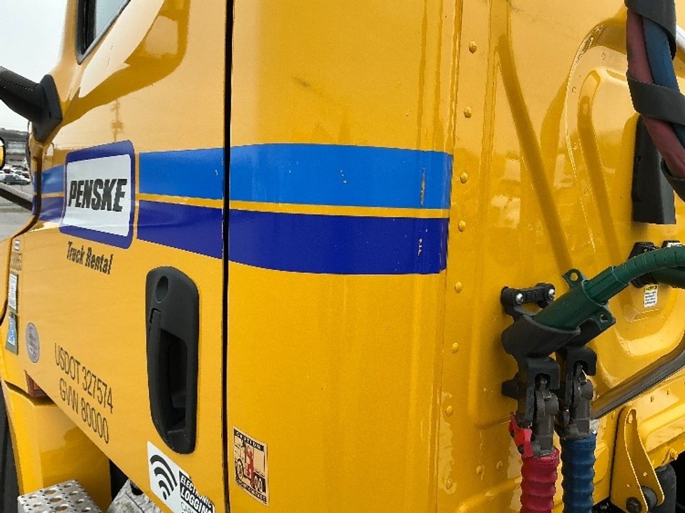 Day Cab Tractor-Heavy Duty Tractors-Freightliner-2020-T12664ST-Wilkes Barre-PA-473,939\n\t\tmiles-$ 42,250 - Image 20