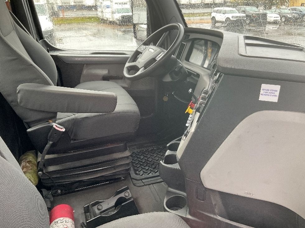 Day Cab Tractor-Heavy Duty Tractors-Freightliner-2020-T12664ST-Wilkes Barre-PA-479,555\n\t\tmiles-$ 41,750 - Image 14