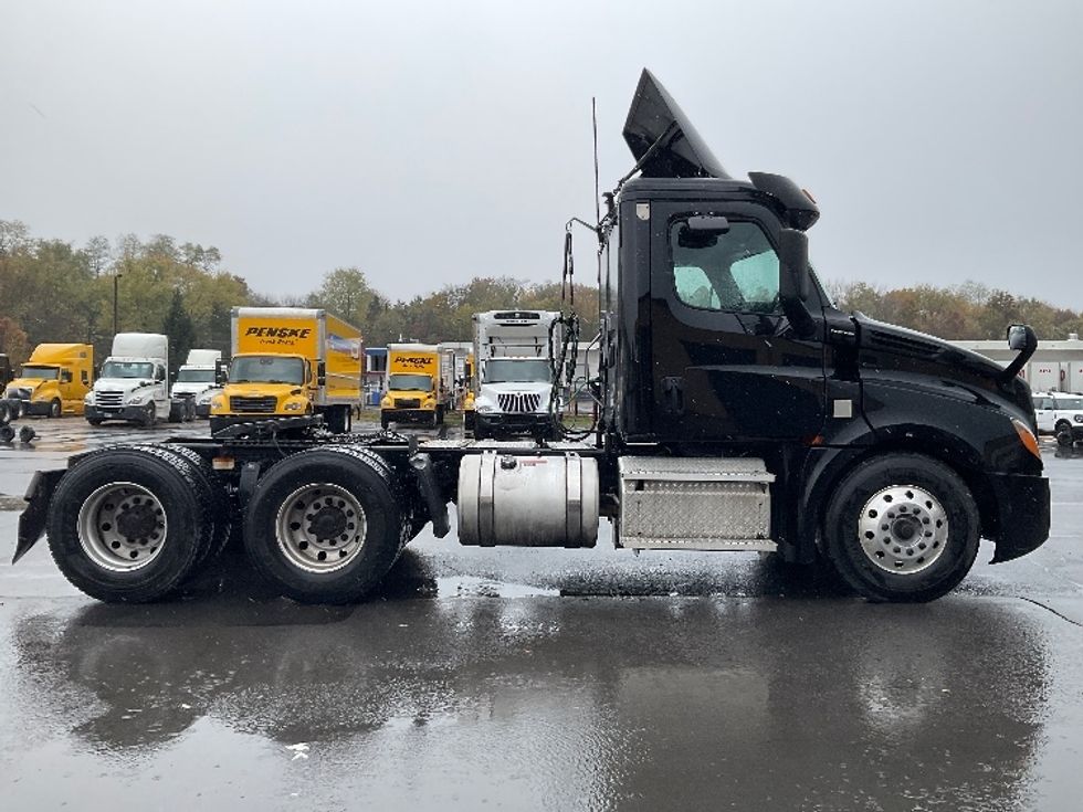 Day Cab Tractor-Heavy Duty Tractors-Freightliner-2020-T12664ST-Wilkes Barre-PA-479,555\n\t\tmiles-$ 41,750 - Image 8