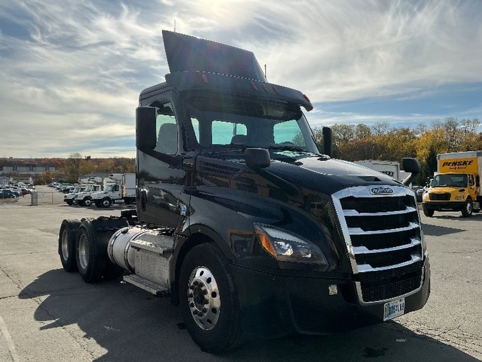 Day Cab Tractor-Heavy Duty Tractors-Freightliner-2020-T12664ST-Wilkes Barre-PA-489,189\n\t\tmiles-$ 41,000 - Image 1