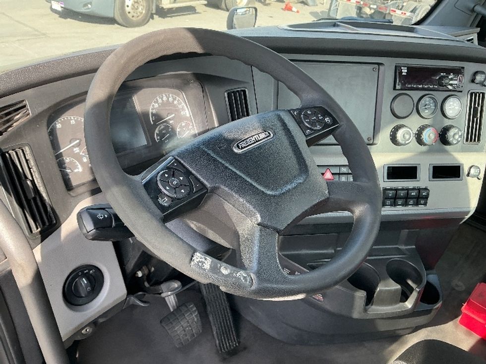 Day Cab Tractor-Heavy Duty Tractors-Freightliner-2020-T12664ST-Wilkes Barre-PA-489,189\n\t\tmiles-$ 41,000 - Image 10