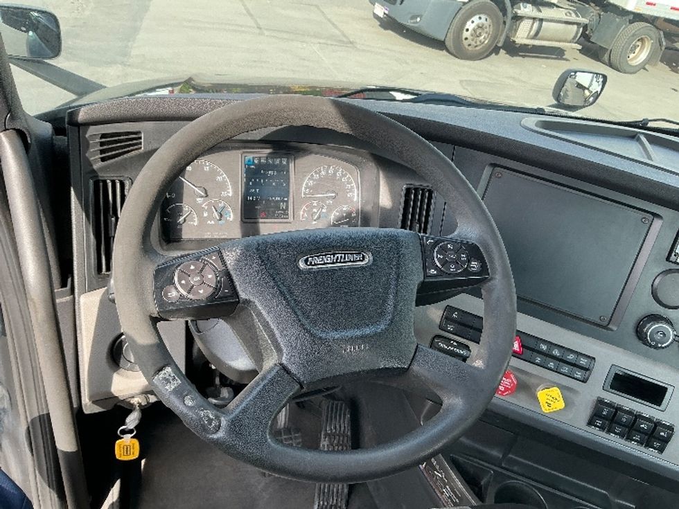 Day Cab Tractor-Heavy Duty Tractors-Freightliner-2020-T12664ST-Wilkes Barre-PA-489,189\n\t\tmiles-$ 41,000 - Image 11