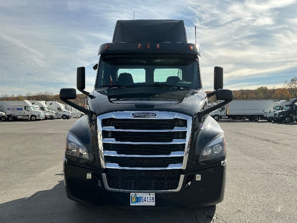 Day Cab Tractor-Heavy Duty Tractors-Freightliner-2020-T12664ST-Wilkes Barre-PA-489,189\n\t\tmiles-$ 41,000 - Image 2