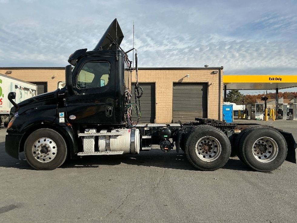 Day Cab Tractor-Heavy Duty Tractors-Freightliner-2020-T12664ST-Wilkes Barre-PA-489,189\n\t\tmiles-$ 41,000 - Image 4