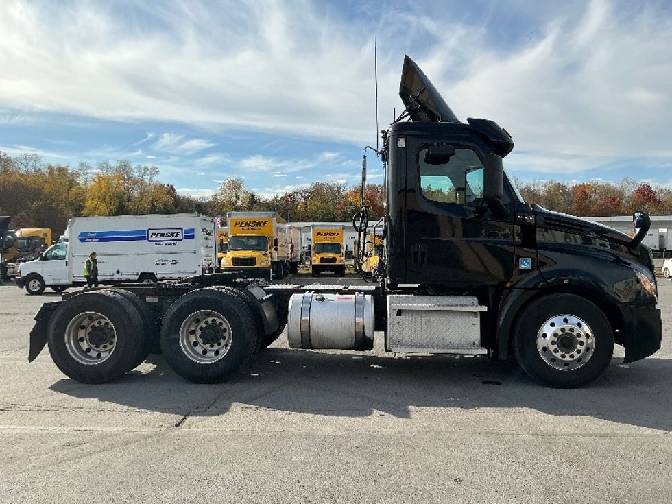 Day Cab Tractor-Heavy Duty Tractors-Freightliner-2020-T12664ST-Wilkes Barre-PA-489,189\n\t\tmiles-$ 41,000 - Image 8