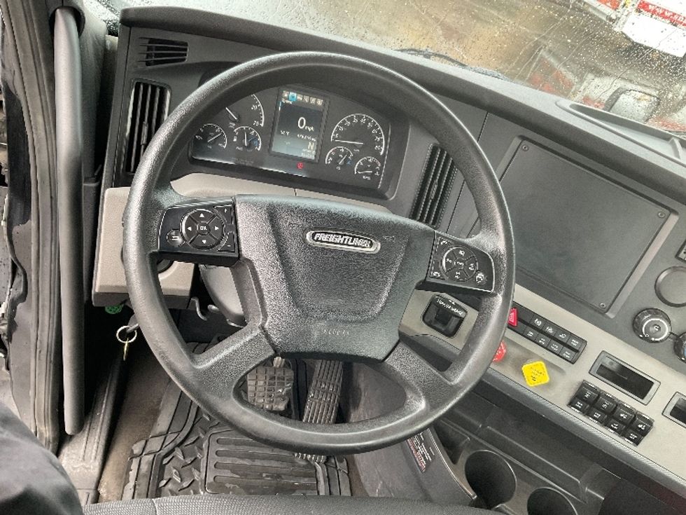 Day Cab Tractor-Heavy Duty Tractors-Freightliner-2020-T12664ST-Wilkes Barre-PA-489,986\n\t\tmiles-$ 42,250 - Image 11