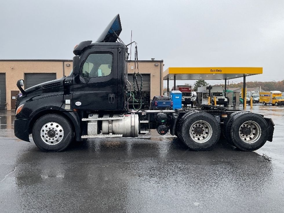 Day Cab Tractor-Heavy Duty Tractors-Freightliner-2020-T12664ST-Wilkes Barre-PA-489,986\n\t\tmiles-$ 42,250 - Image 4
