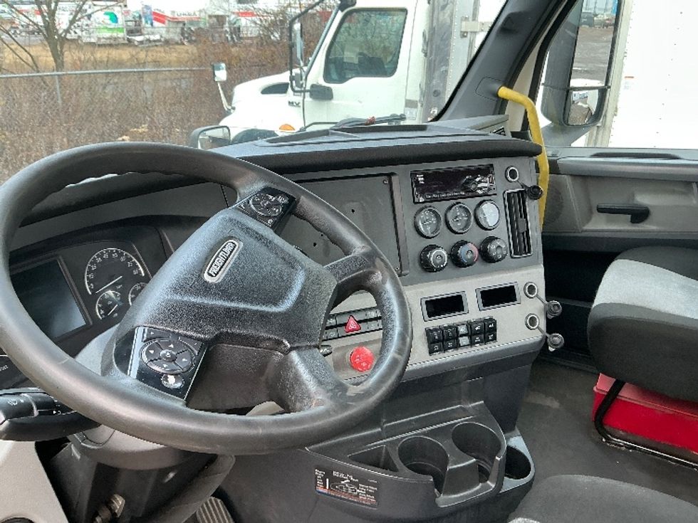 Day Cab Tractor-Heavy Duty Tractors-Freightliner-2020-T12664ST-Wilkes Barre-PA-595,384\n\t\tmiles-$ 12,000 - Image 10