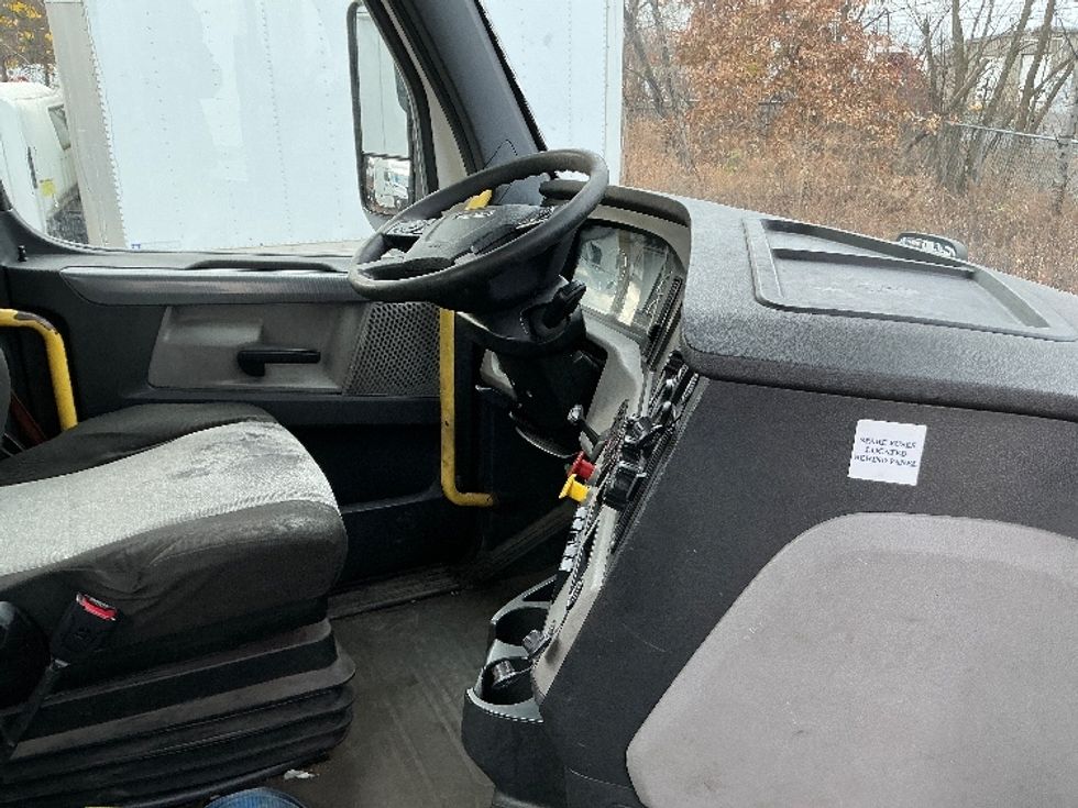 Day Cab Tractor-Heavy Duty Tractors-Freightliner-2020-T12664ST-Wilkes Barre-PA-595,384\n\t\tmiles-$ 12,000 - Image 14