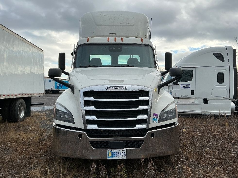 Day Cab Tractor-Heavy Duty Tractors-Freightliner-2020-T12664ST-Wilkes Barre-PA-595,384\n\t\tmiles-$ 12,000 - Image 2