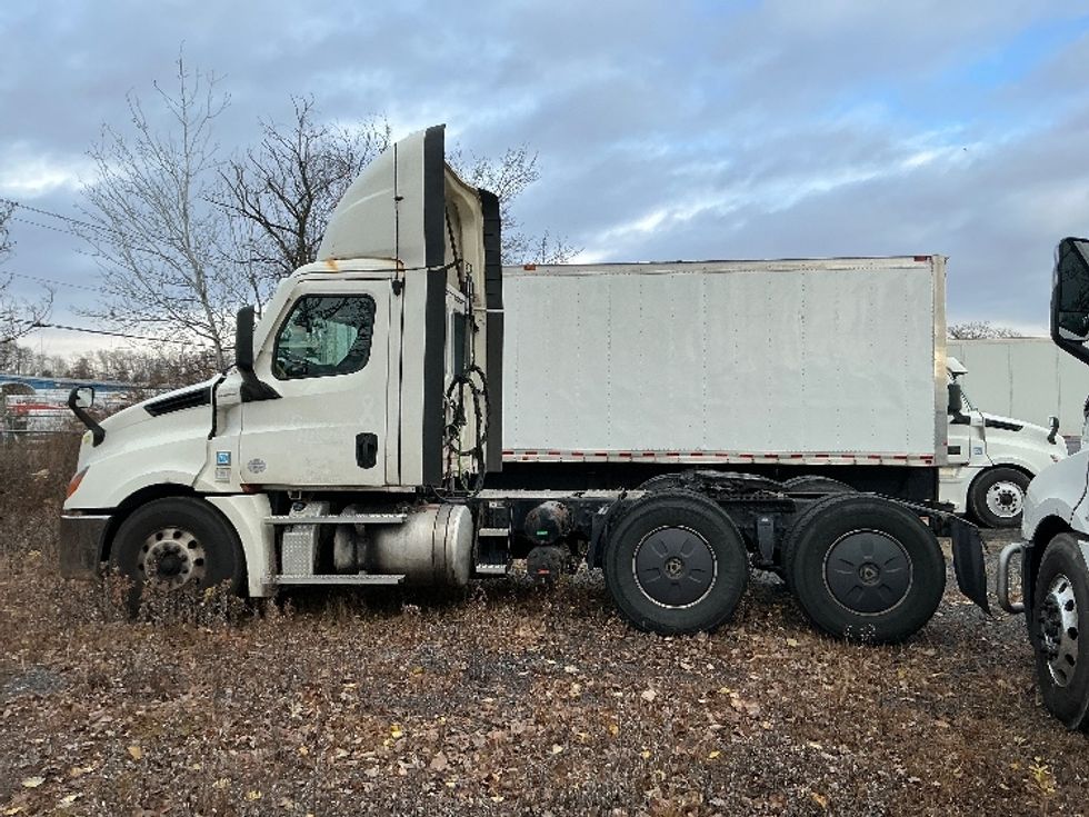 Day Cab Tractor-Heavy Duty Tractors-Freightliner-2020-T12664ST-Wilkes Barre-PA-595,384\n\t\tmiles-$ 12,000 - Image 4