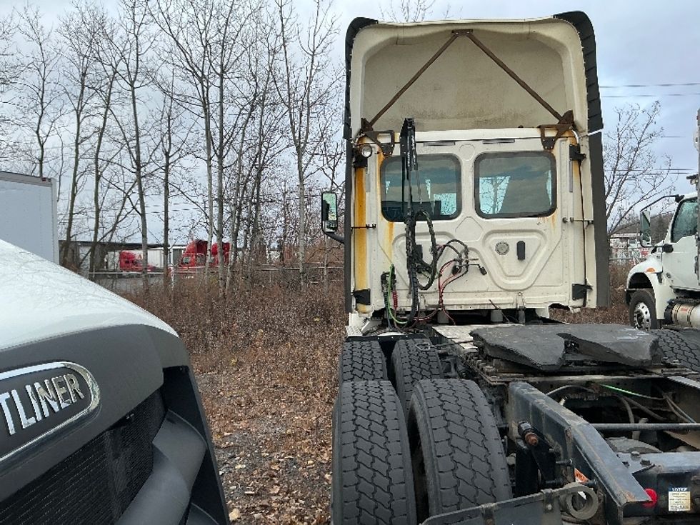 Day Cab Tractor-Heavy Duty Tractors-Freightliner-2020-T12664ST-Wilkes Barre-PA-595,384\n\t\tmiles-$ 12,000 - Image 5