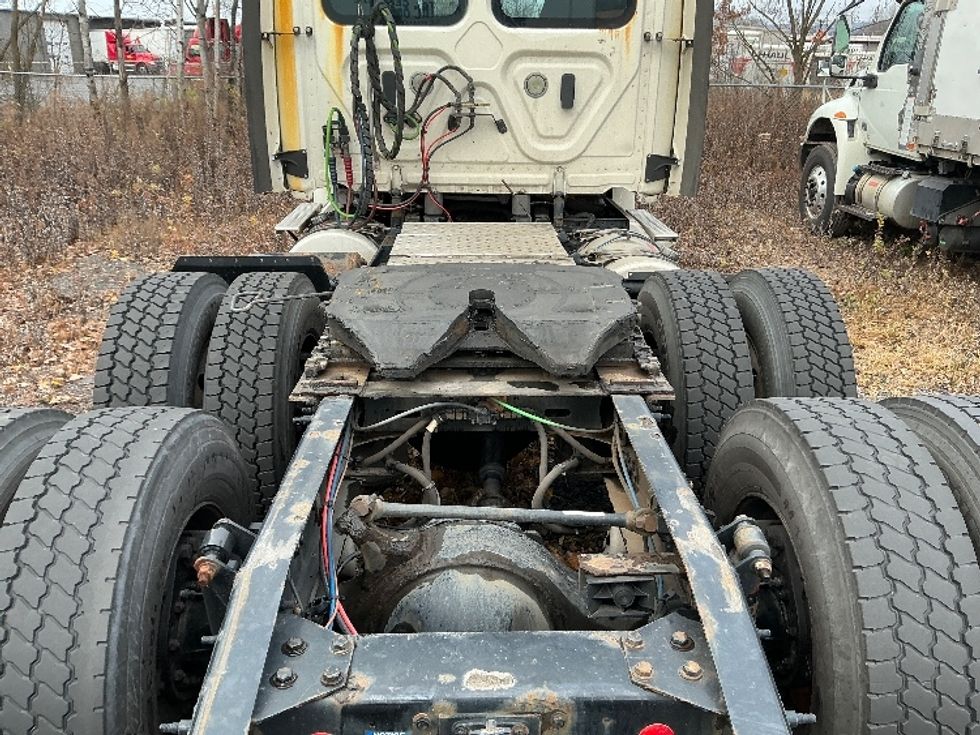 Day Cab Tractor-Heavy Duty Tractors-Freightliner-2020-T12664ST-Wilkes Barre-PA-595,384\n\t\tmiles-$ 12,000 - Image 6
