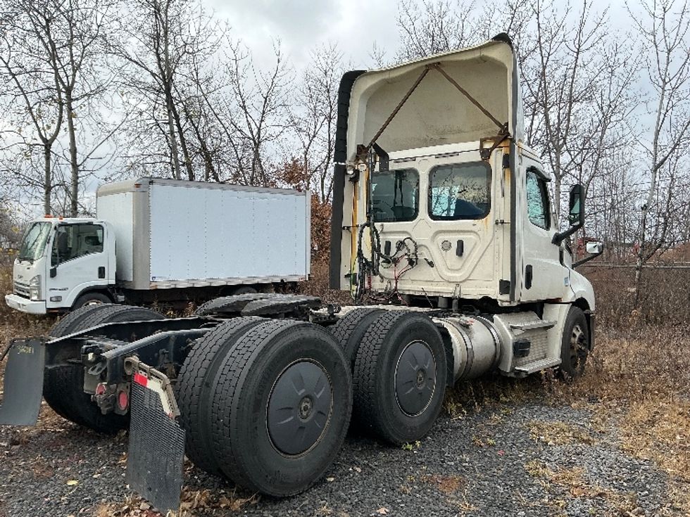 Day Cab Tractor-Heavy Duty Tractors-Freightliner-2020-T12664ST-Wilkes Barre-PA-595,384\n\t\tmiles-$ 12,000 - Image 7