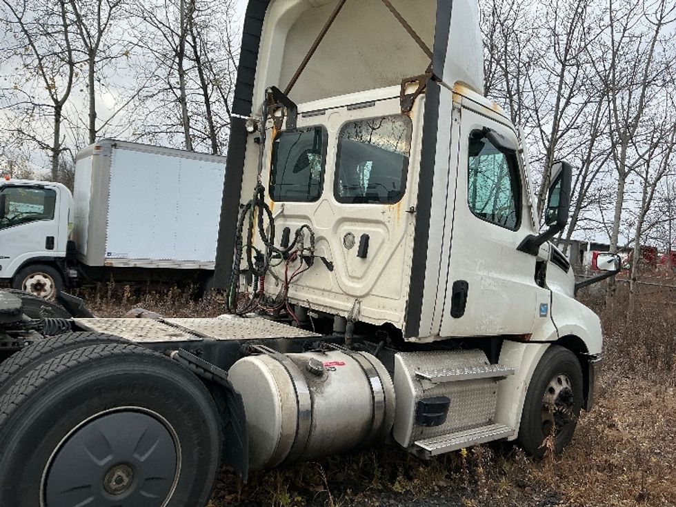 Day Cab Tractor-Heavy Duty Tractors-Freightliner-2020-T12664ST-Wilkes Barre-PA-595,384\n\t\tmiles-$ 12,000 - Image 8