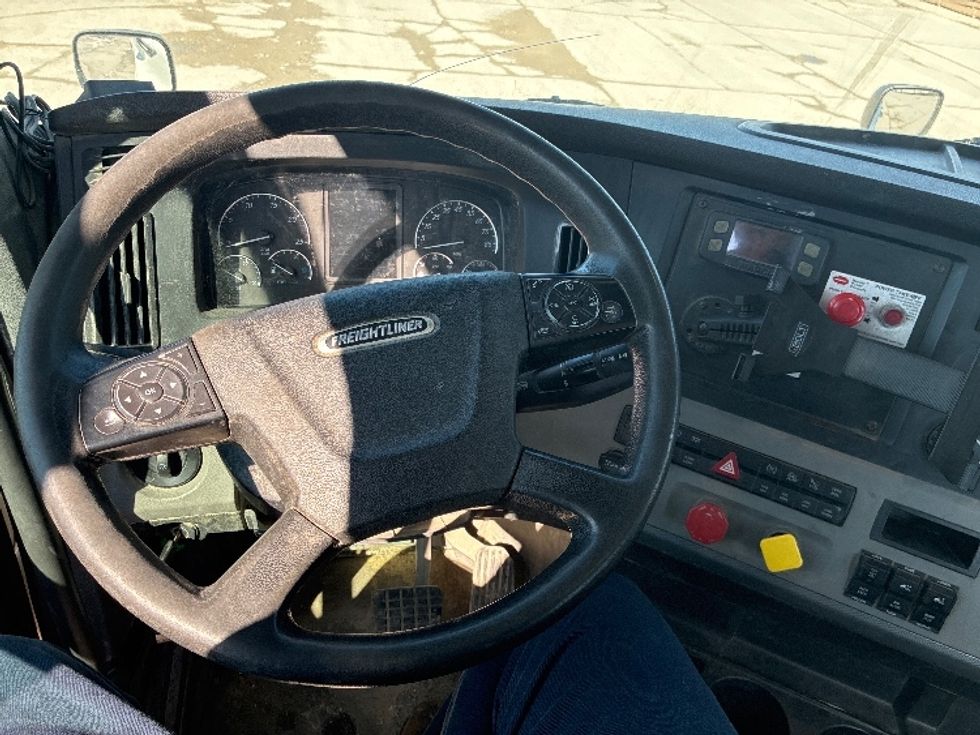Day Cab Tractor-Heavy Duty Tractors-Freightliner-2020-T12664ST-Wilmington-OH-343,546\n\t\tmiles-$ 51,750 - Image 11