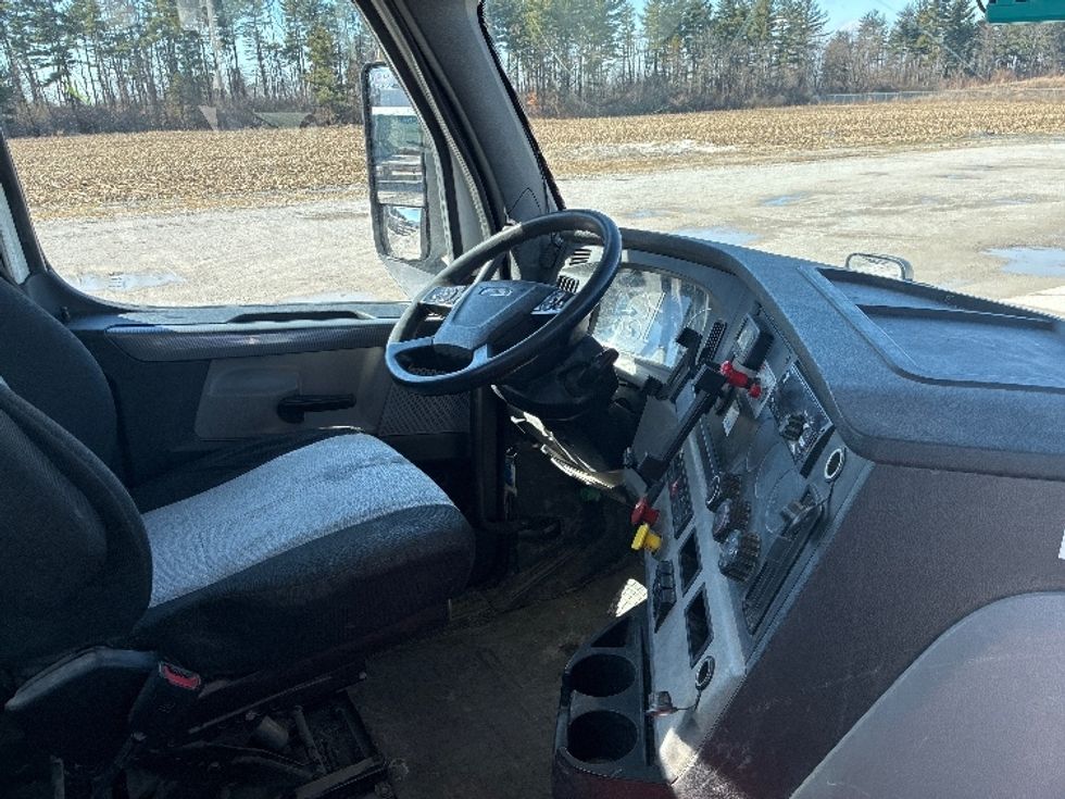Day Cab Tractor-Heavy Duty Tractors-Freightliner-2020-T12664ST-Wilmington-OH-343,546\n\t\tmiles-$ 51,750 - Image 14