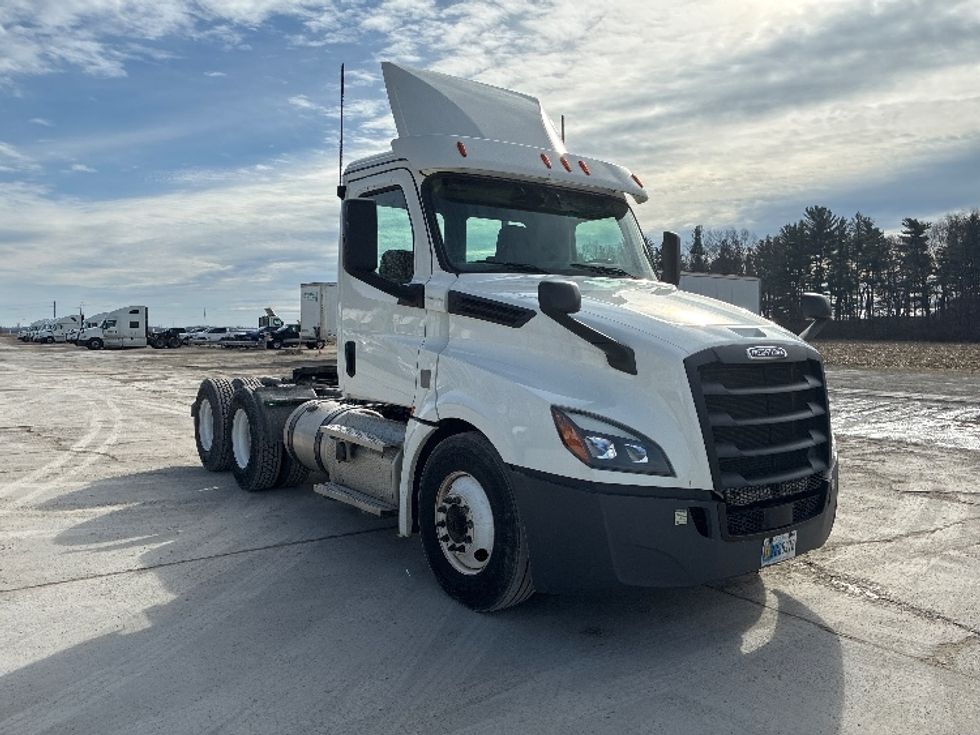 Day Cab Tractor-Heavy Duty Tractors-Freightliner-2020-T12664ST-Wilmington-OH-375,592\n\t\tmiles-$ 51,000 - Image 1