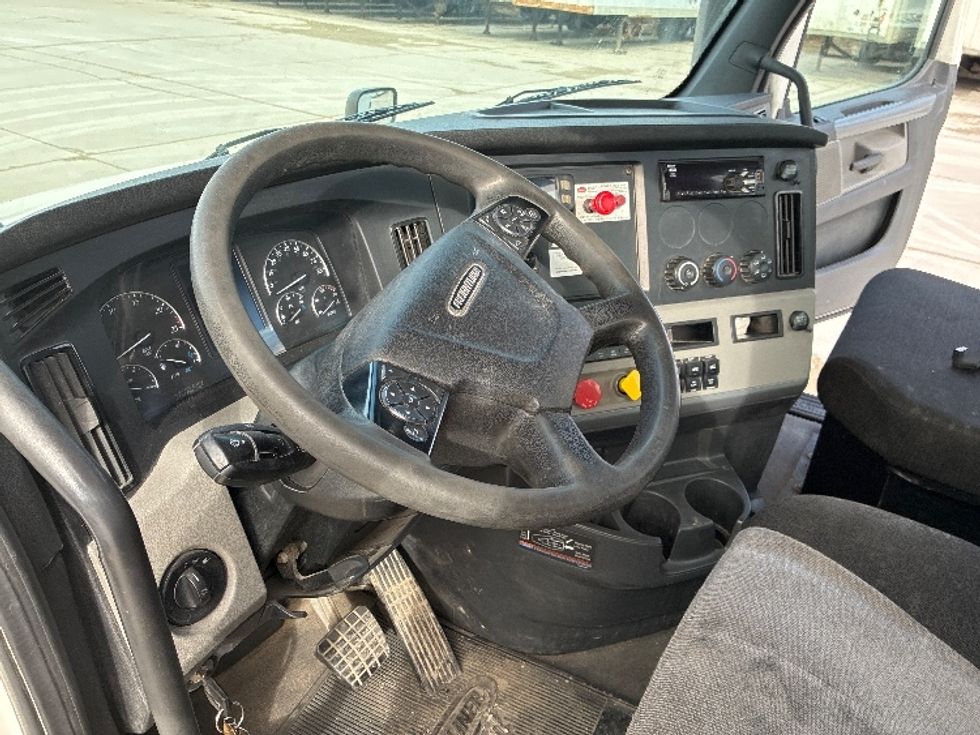 Day Cab Tractor-Heavy Duty Tractors-Freightliner-2020-T12664ST-Wilmington-OH-375,592\n\t\tmiles-$ 51,000 - Image 10