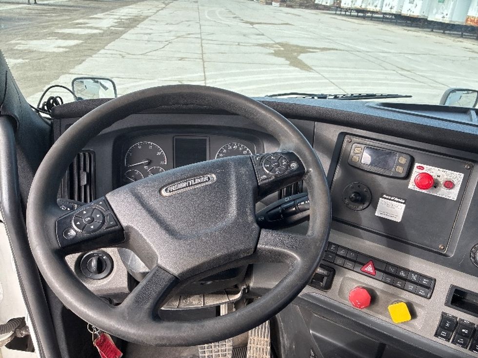 Day Cab Tractor-Heavy Duty Tractors-Freightliner-2020-T12664ST-Wilmington-OH-375,592\n\t\tmiles-$ 51,000 - Image 11