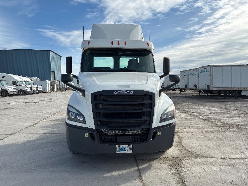 Day Cab Tractor-Heavy Duty Tractors-Freightliner-2020-T12664ST-Wilmington-OH-375,592\n\t\tmiles-$ 51,000 - Image 2
