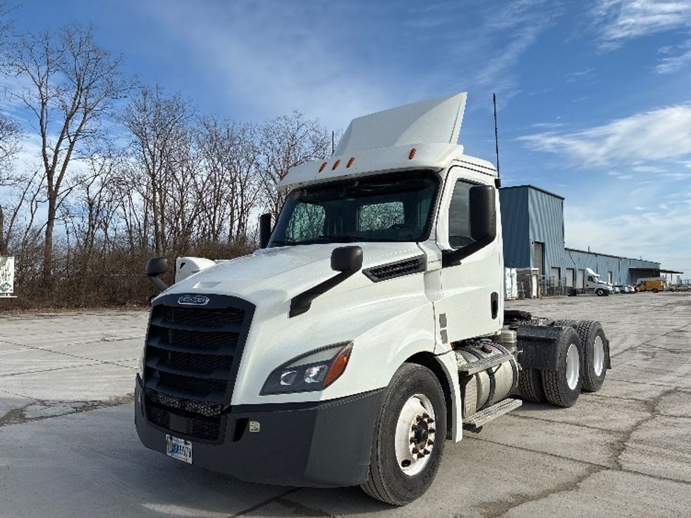 Day Cab Tractor-Heavy Duty Tractors-Freightliner-2020-T12664ST-Wilmington-OH-375,592\n\t\tmiles-$ 51,000 - Image 3