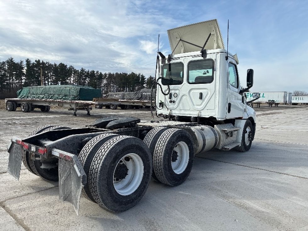 Day Cab Tractor-Heavy Duty Tractors-Freightliner-2020-T12664ST-Wilmington-OH-375,592\n\t\tmiles-$ 51,000 - Image 7