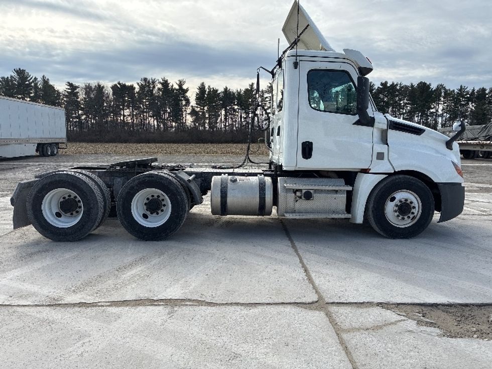 Day Cab Tractor-Heavy Duty Tractors-Freightliner-2020-T12664ST-Wilmington-OH-375,592\n\t\tmiles-$ 51,000 - Image 8