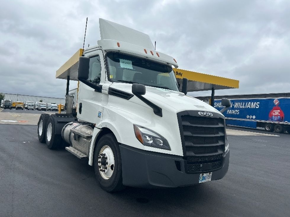 Day Cab Tractor-Heavy Duty Tractors-Freightliner-2020-T12664ST-Windsor-WI-247,642\n\t\tmiles-$ 58,500 - Image 1