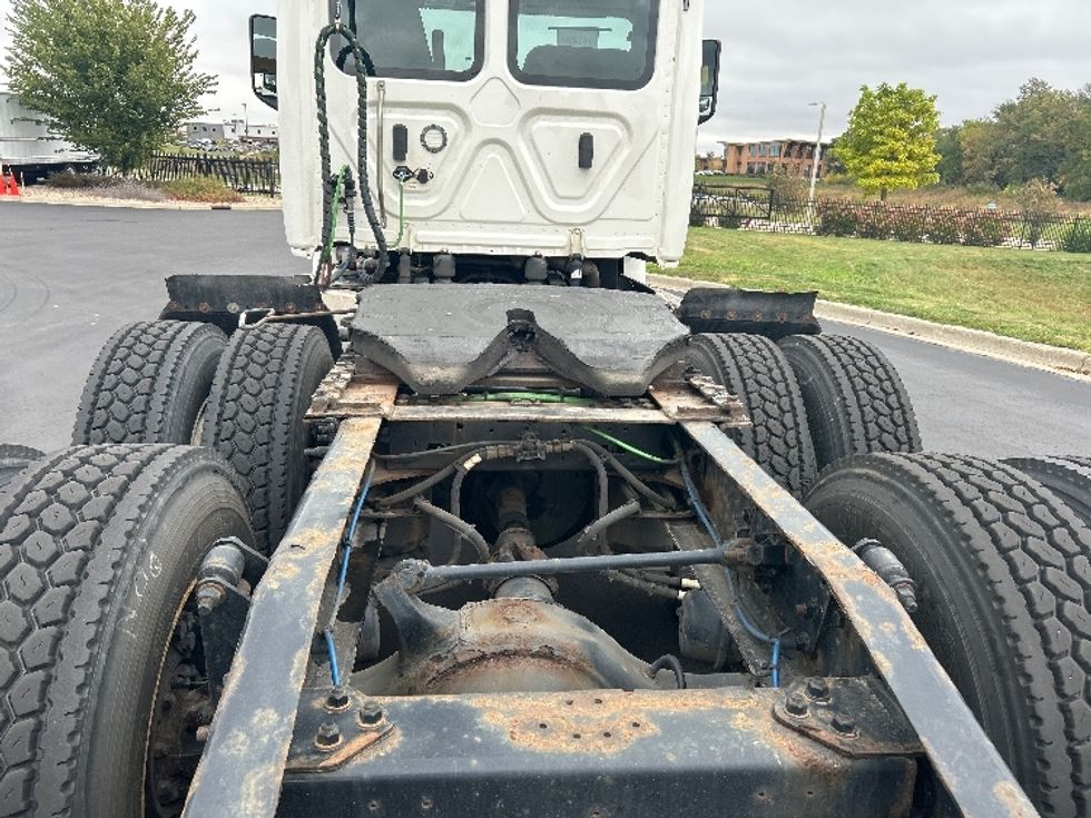 Day Cab Tractor-Heavy Duty Tractors-Freightliner-2020-T12664ST-Windsor-WI-247,642\n\t\tmiles-$ 58,500 - Image 6