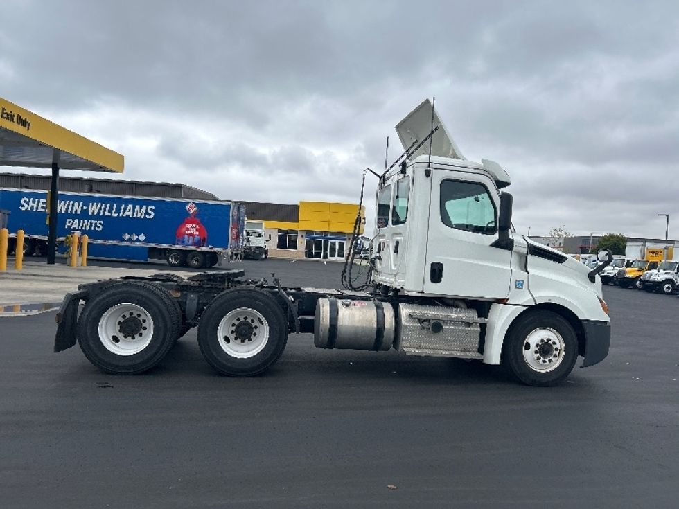 Day Cab Tractor-Heavy Duty Tractors-Freightliner-2020-T12664ST-Windsor-WI-247,642\n\t\tmiles-$ 58,500 - Image 8