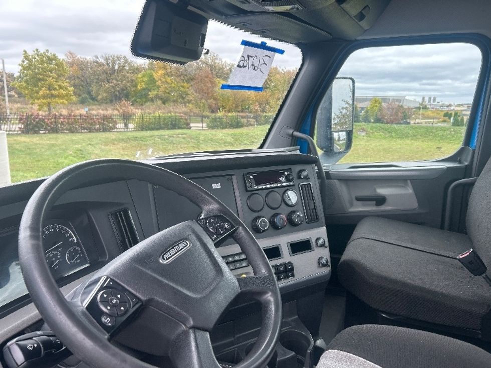Day Cab Tractor-Heavy Duty Tractors-Freightliner-2020-T12664ST-Windsor-WI-304,155\n\t\tmiles-$ 55,500 - Image 10
