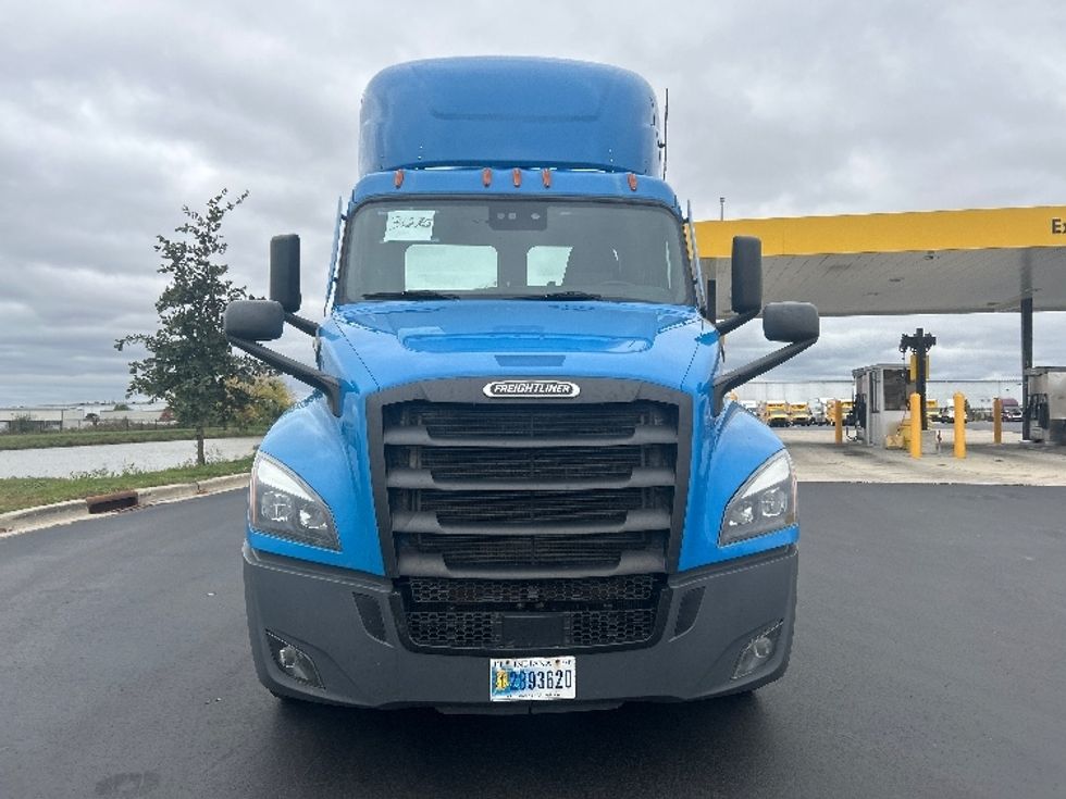 Day Cab Tractor-Heavy Duty Tractors-Freightliner-2020-T12664ST-Windsor-WI-304,155\n\t\tmiles-$ 55,500 - Image 2