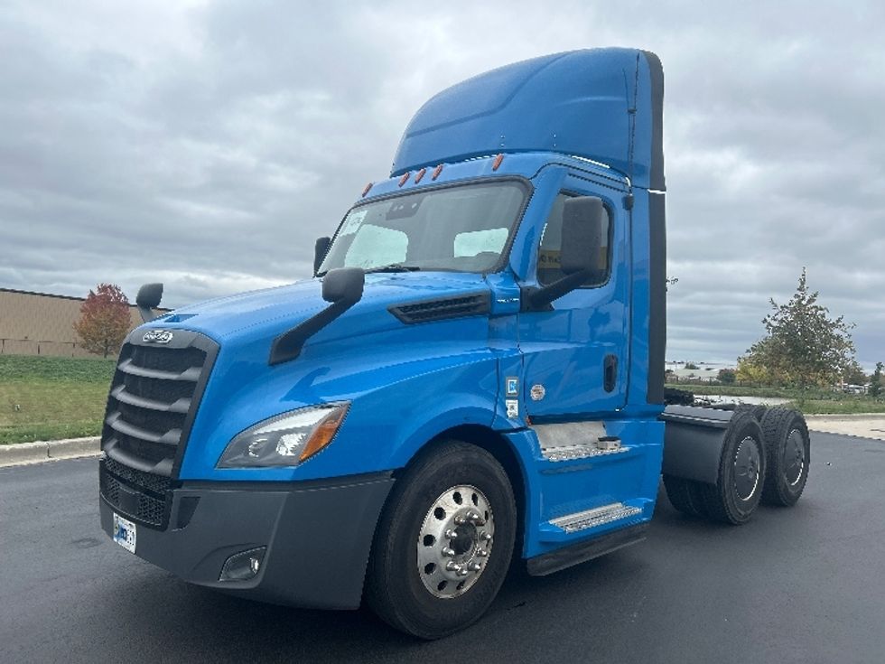 Day Cab Tractor-Heavy Duty Tractors-Freightliner-2020-T12664ST-Windsor-WI-304,155\n\t\tmiles-$ 55,500 - Image 3