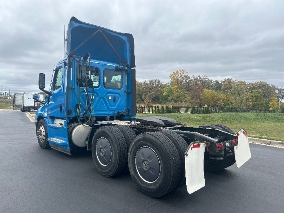 Day Cab Tractor-Heavy Duty Tractors-Freightliner-2020-T12664ST-Windsor-WI-304,155\n\t\tmiles-$ 55,500 - Image 5
