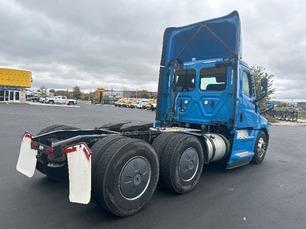 Day Cab Tractor-Heavy Duty Tractors-Freightliner-2020-T12664ST-Windsor-WI-304,155\n\t\tmiles-$ 55,500 - Image 7
