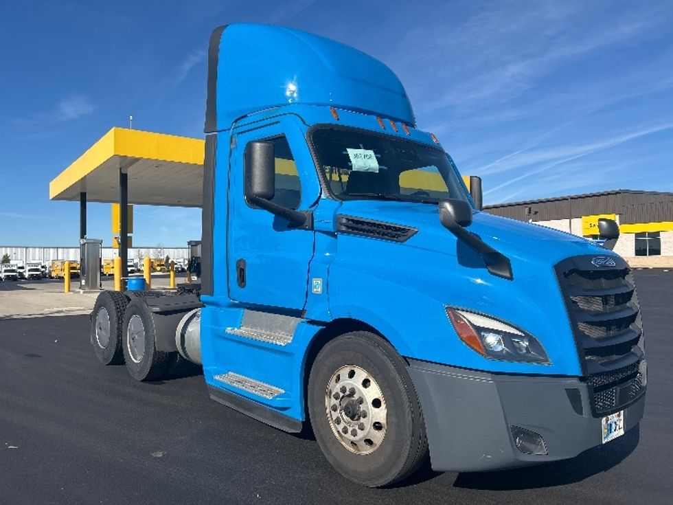 Day Cab Tractor-Heavy Duty Tractors-Freightliner-2020-T12664ST-Windsor-WI-310,549\n\t\tmiles-$ 55,000 - Image 1