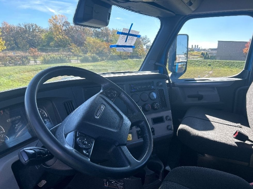 Day Cab Tractor-Heavy Duty Tractors-Freightliner-2020-T12664ST-Windsor-WI-310,549\n\t\tmiles-$ 55,000 - Image 10