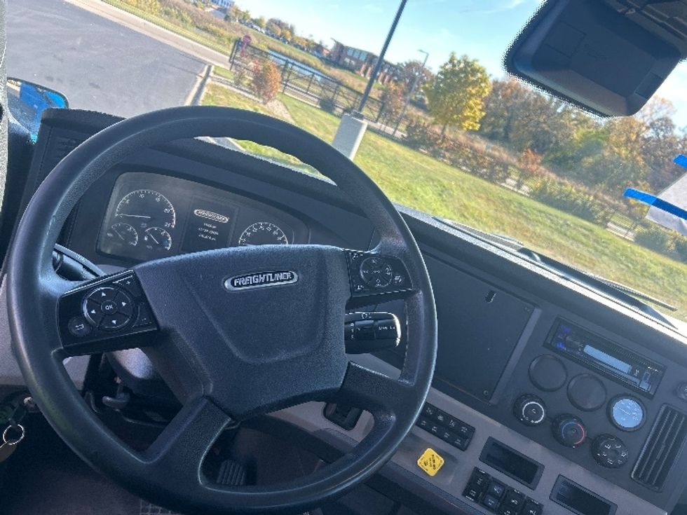 Day Cab Tractor-Heavy Duty Tractors-Freightliner-2020-T12664ST-Windsor-WI-310,549\n\t\tmiles-$ 55,000 - Image 11
