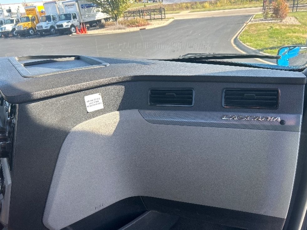 Day Cab Tractor-Heavy Duty Tractors-Freightliner-2020-T12664ST-Windsor-WI-310,549\n\t\tmiles-$ 55,000 - Image 13